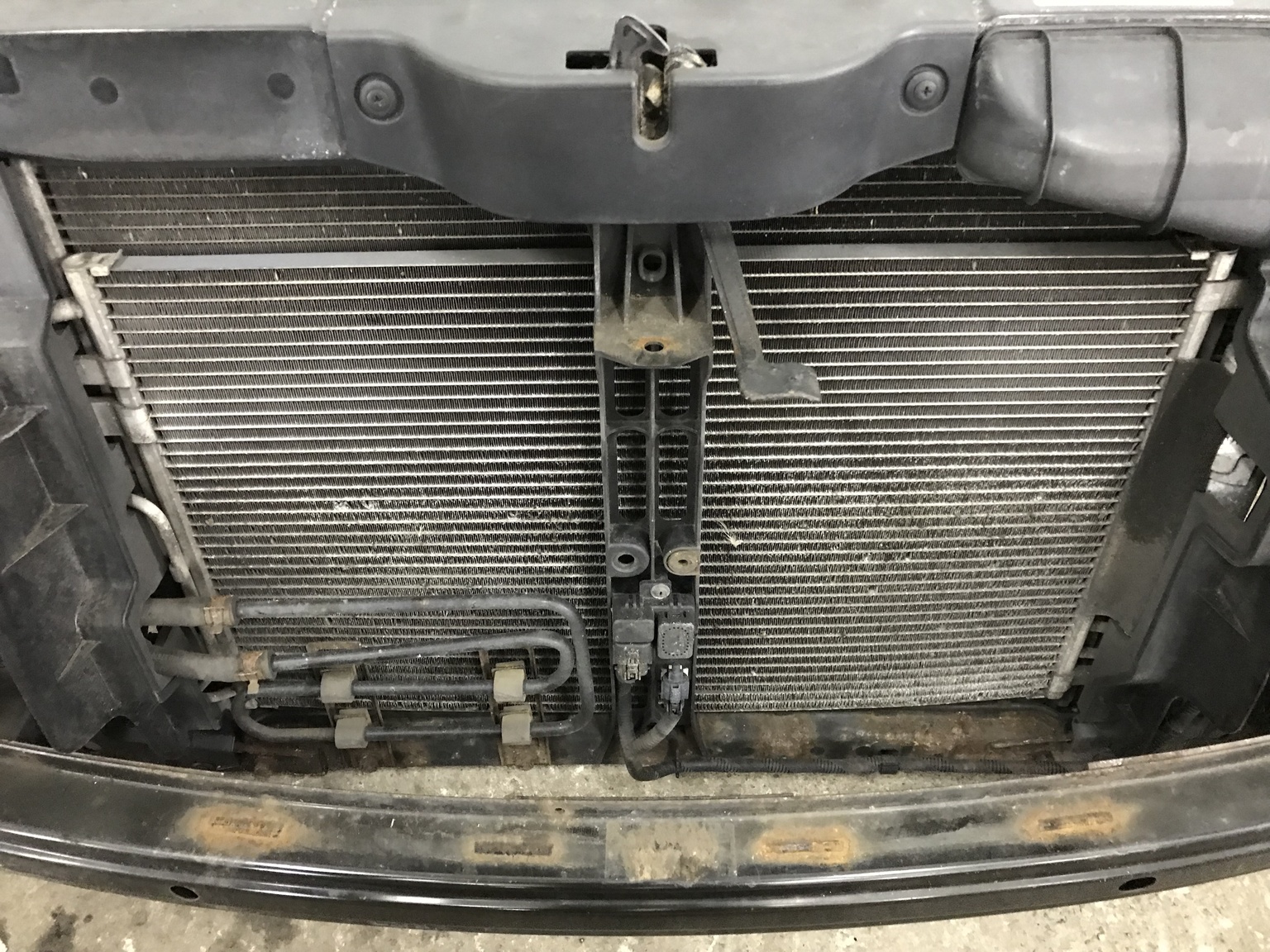 Замена радиатора кондиционера Hyundai Tucson